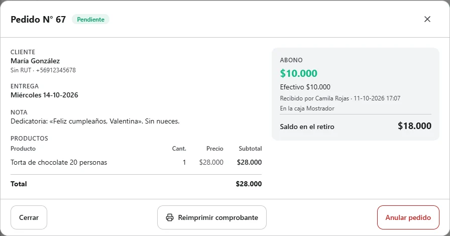 Detalle de un pedido en Vendra: torta de chocolate para 20 personas por $28.000, con abono de $10.000 en efectivo y saldo de $18.000 al retirar.